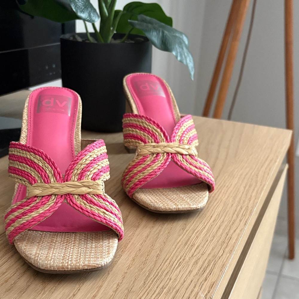 DV Pink and Tan Heels 🩷